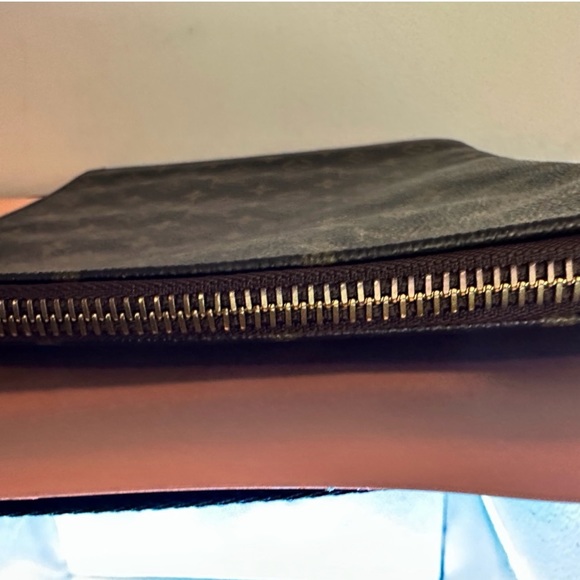 Louis Vuitton Zip Portfolio *RARE* - Picture 7 of 15